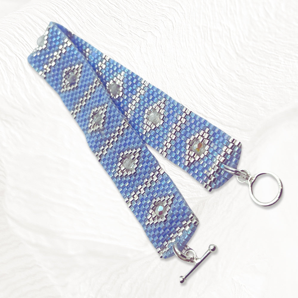 Bracelet Azalée artisanal en perles Miyuki bleu ciel et plaqué argent, et perles de Bohème, fermoir argent 925