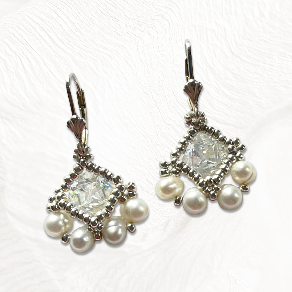 Boucles d'oreilles Eglantine artisanales en perles Miyuki, toupies Swarovski et perles d'eau douce, dormeuses argent 925