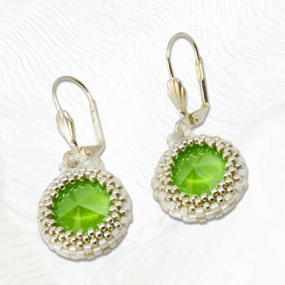 Boucles d'oreilles Cœur de Marie artisanales, perles Miyuki et cabochon Swarovski 1,4cm

