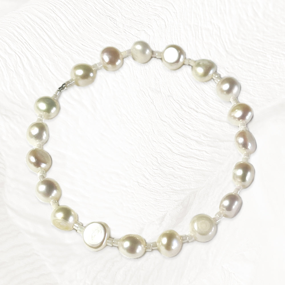 Bracelet Lys artisanal en perles Miyuki blanches et perles d'eau douce naturelles