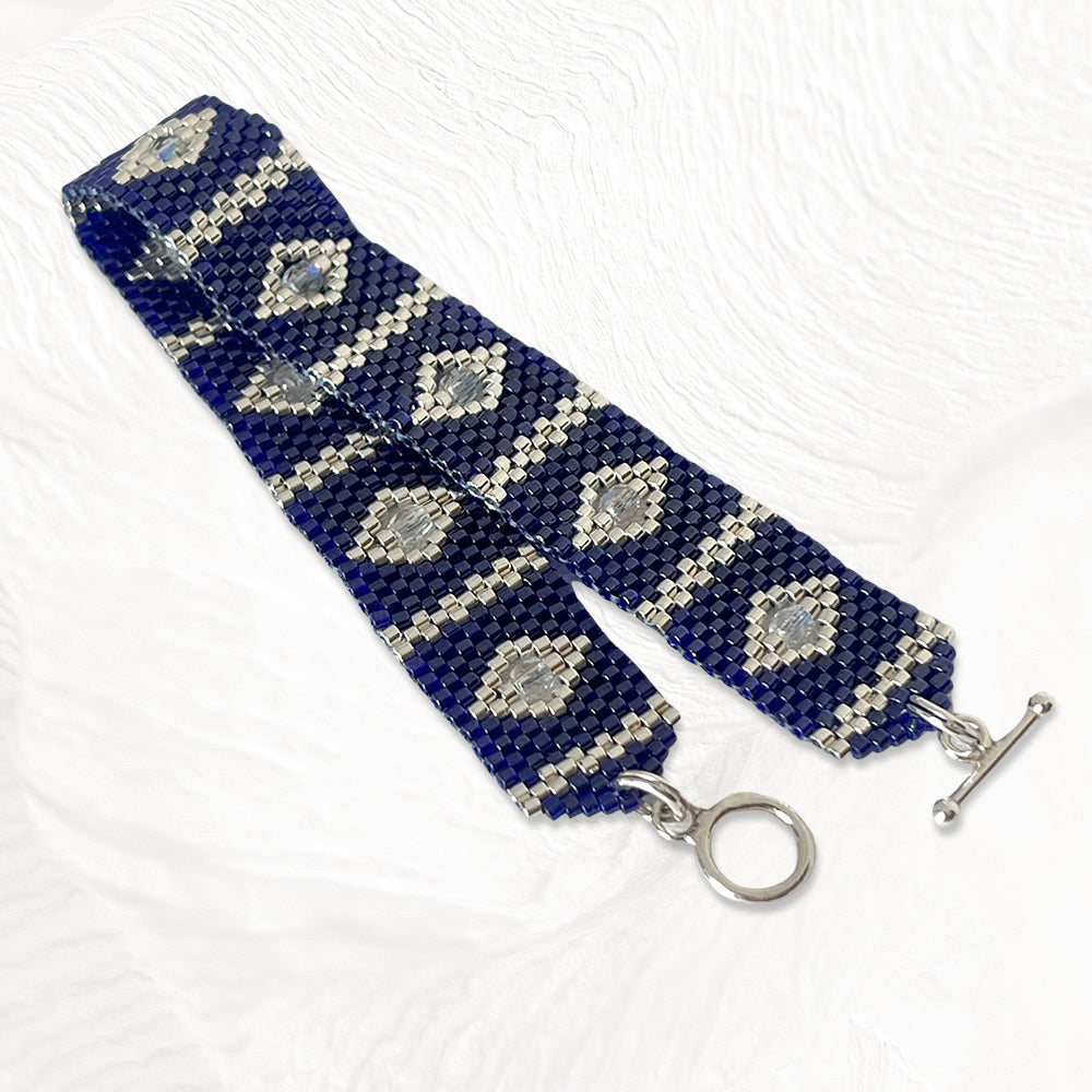 Bracelet Azalée artisanal en perles Miyuki bleu marine et plaqué argent et perles de Bohème, fermoir argent 925