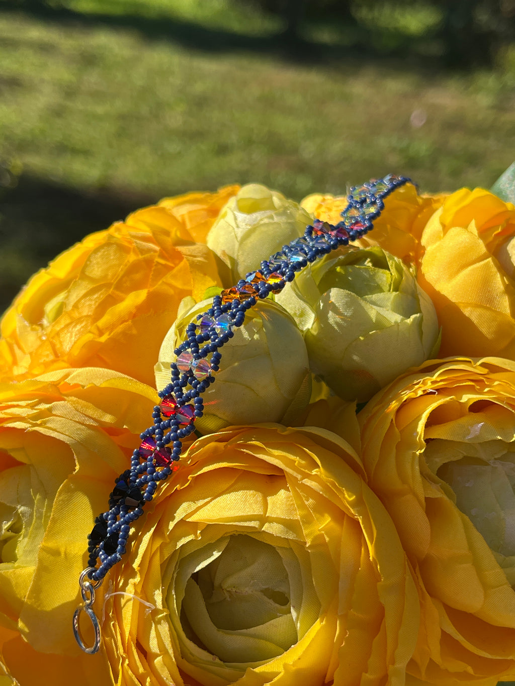 Bracelet Iris artisanal en perles Miyuki et cristal Swarovski, photo lifestyle