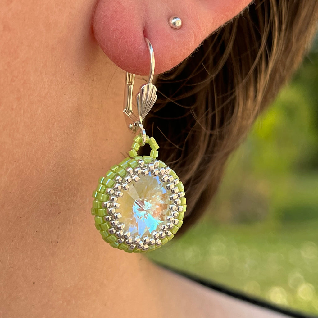 Boucles d'oreilles Cœur de Marie artisanales en perles Miyuki et cabochon Swarovski 1,4cm
