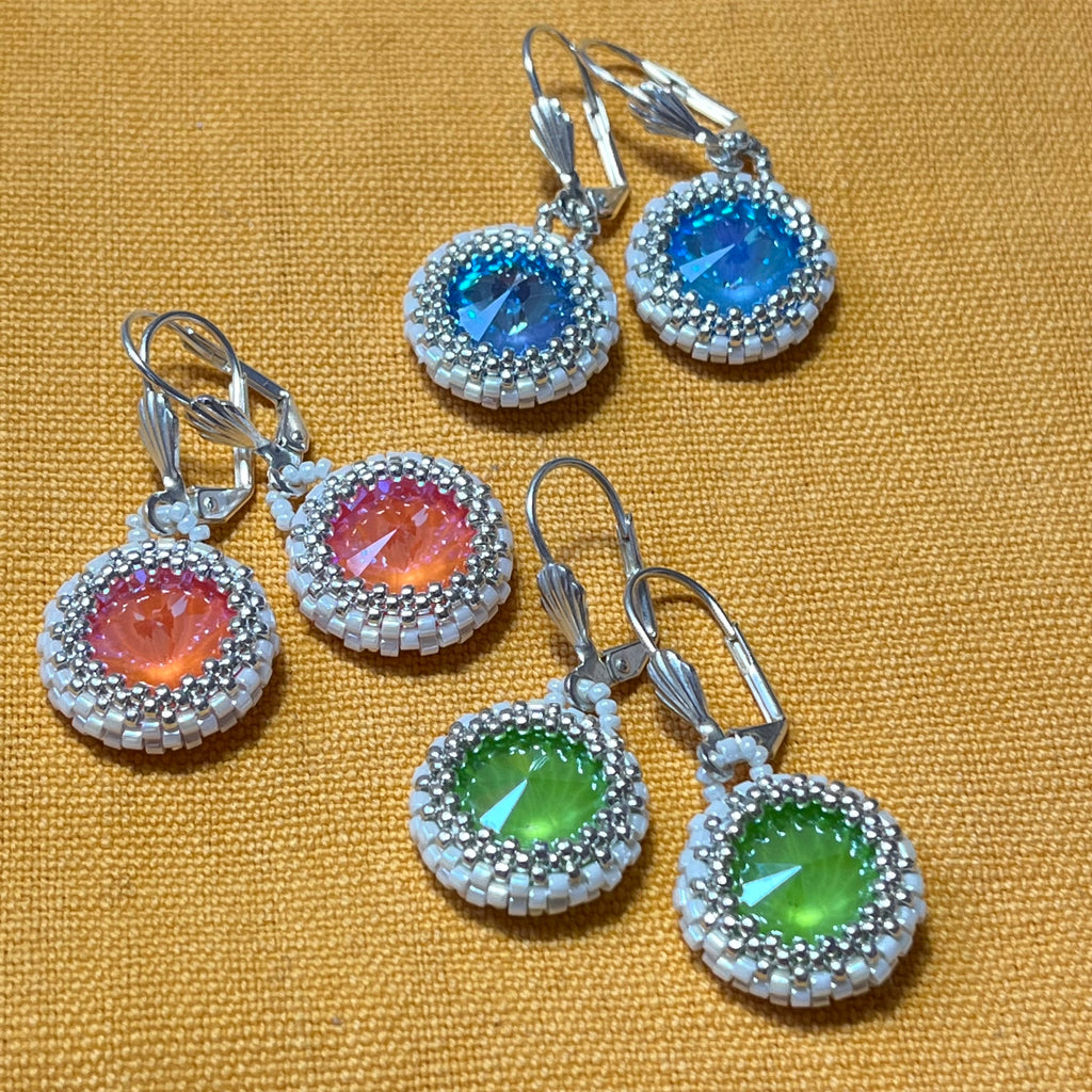Boucles d'oreilles Cœur de Marie artisanales, perles Miyuki 1mm, cristal Swarovski 1,4 cm, assemblées à la main