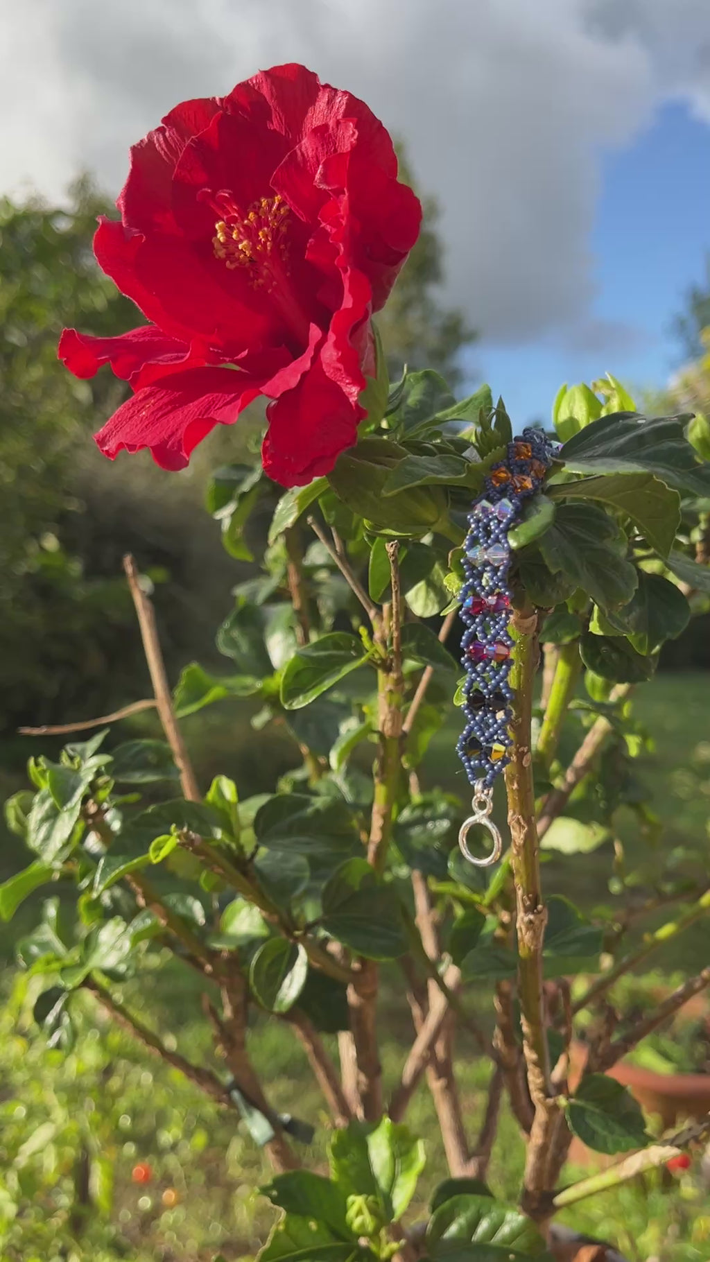 Bracelet Iris artisanal en perles Miyuki et cristal Swarovski, photo lifestyle