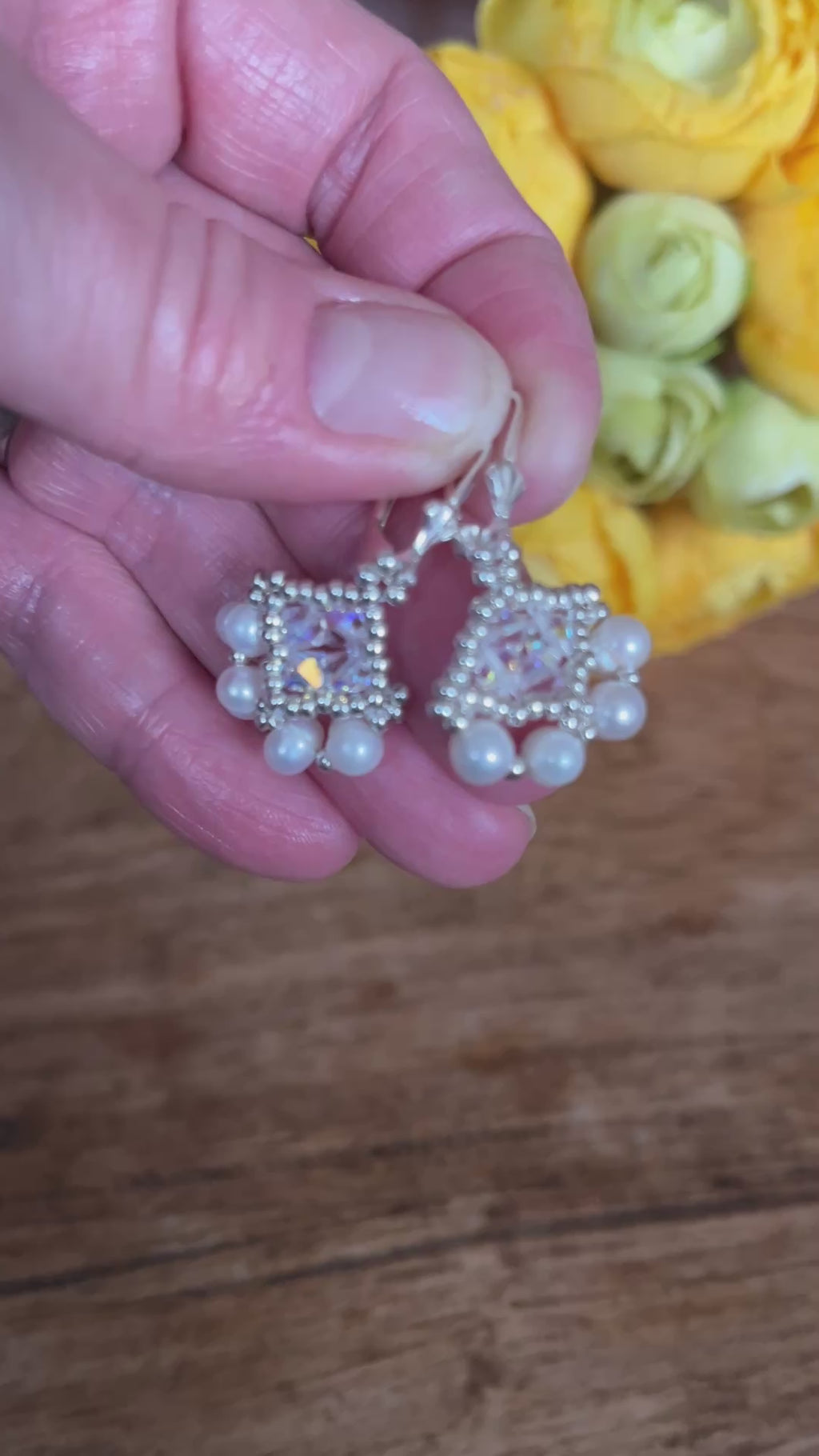 Vidéo boucles d'oreilles Eglantine pour vous séduire